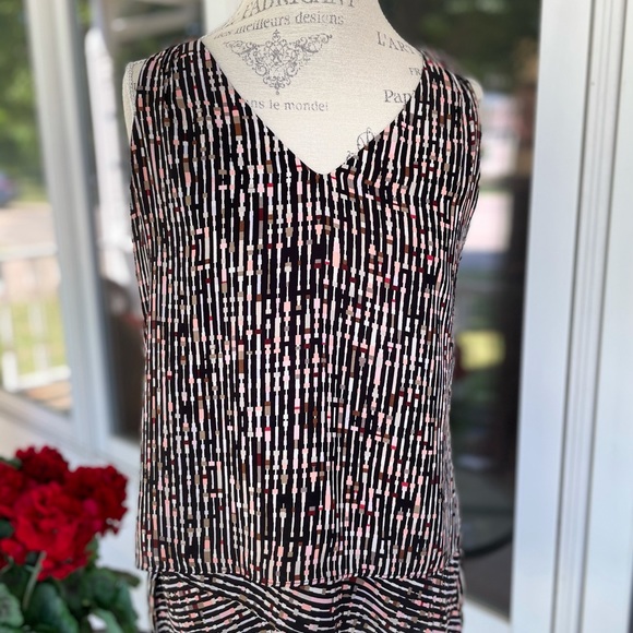 Women’s White House Black Market Sleeveless Blouse - Picture 2 of 5